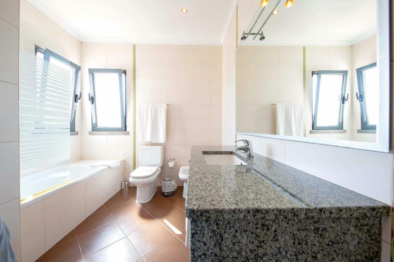 Villa Ruana - 5 Bedrooms On Suite- Free Out Door Hot Jacuzzi - By Bedzy Albufeira Exteriör bild